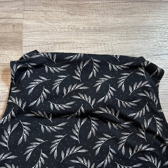 BANANA REPUBLIC Women's Sleeveless Top (Size L) - Picture 7 of 10